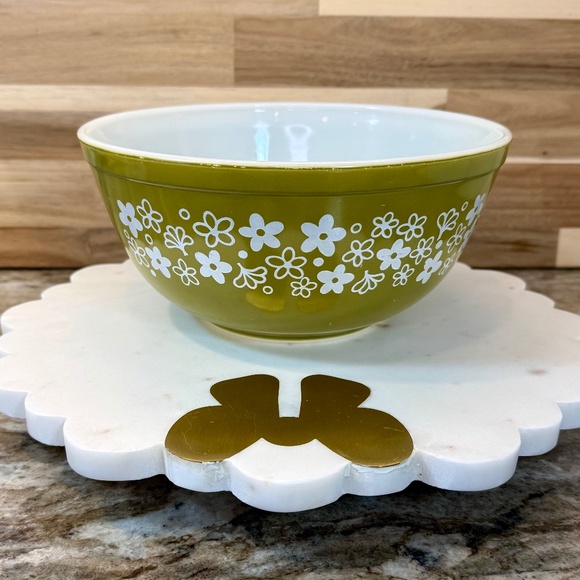 Pyrex Spring Blossom "Crazy Daisy" 2.5 Qt Mixing Bowl (#403) – Green & White VTG - Picture 3 of 14